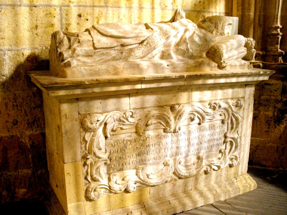 Segovia - Catedral, Capilla del Cristo del Consuelo 10-Sepulcro del Obispo Raimundo de Losana