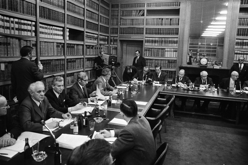 Seniorenconvent Tweede Kamer spreekt met vakcentrales over loonstop, Bestanddeelnr 924-0937