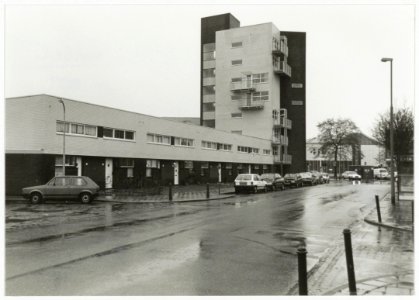 Seniorenwoningen, ontworpen door architect Herman Hertzberger. NL-HlmNHA 54036495