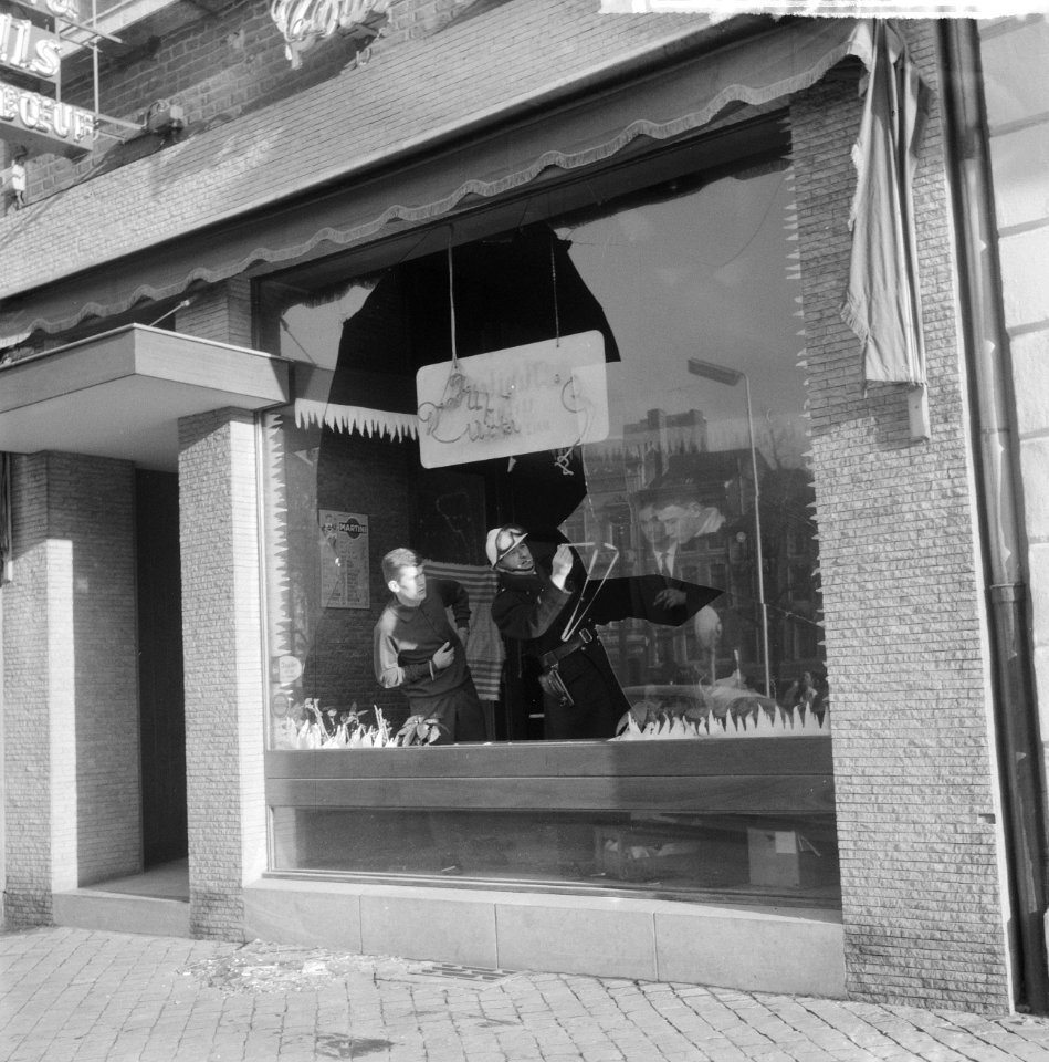 Separatisme in Walonie, schade aan winkels wordt door Rijkswachters opgenomen, Bestanddeelnr 911-9404