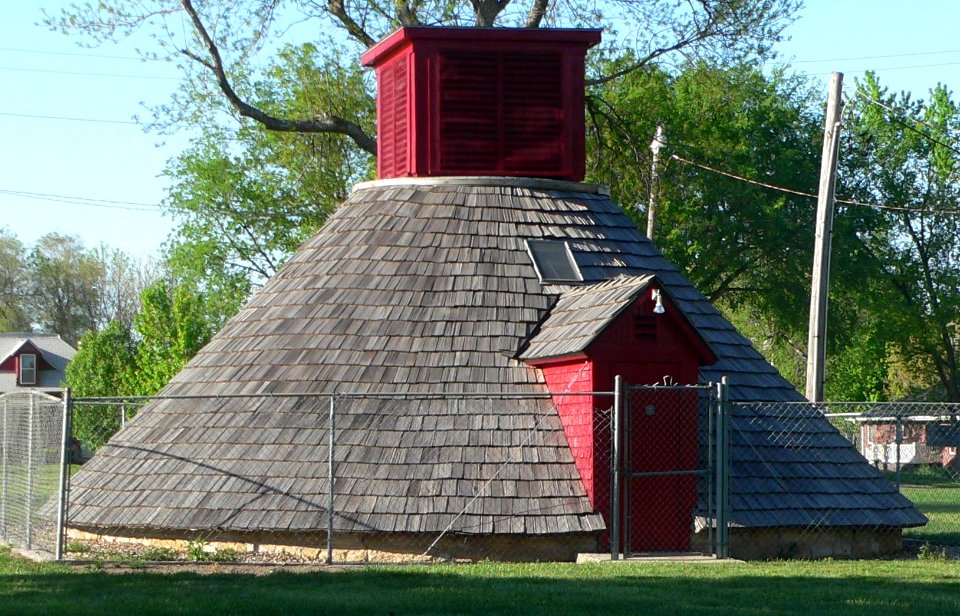 Seneca, Kansas hand-dug well from S 1