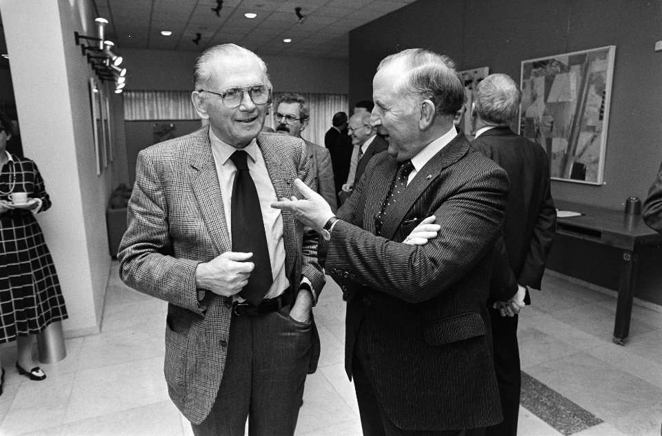 SER neemt afscheid van C. van Veen (VNO) en Perquin (KNOV) Perquin (l) en Van Ve, Bestanddeelnr 933-1215