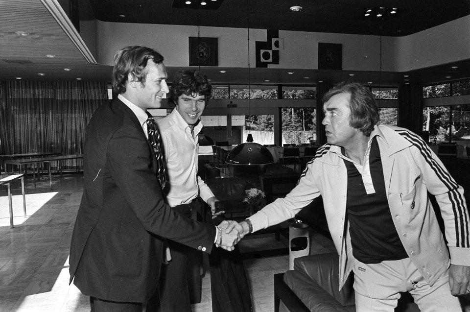 Selectie Nederlandse elftal in Zeist v.l.n.r. Jan van Beveren, Willem van Haneg, Bestanddeelnr 929-3267