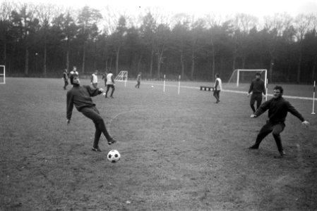 Selectie voor Nederlands elftal traint voor wedstrijd tegen Luxemburg, Zeist, Bestanddeelnr 924-2691