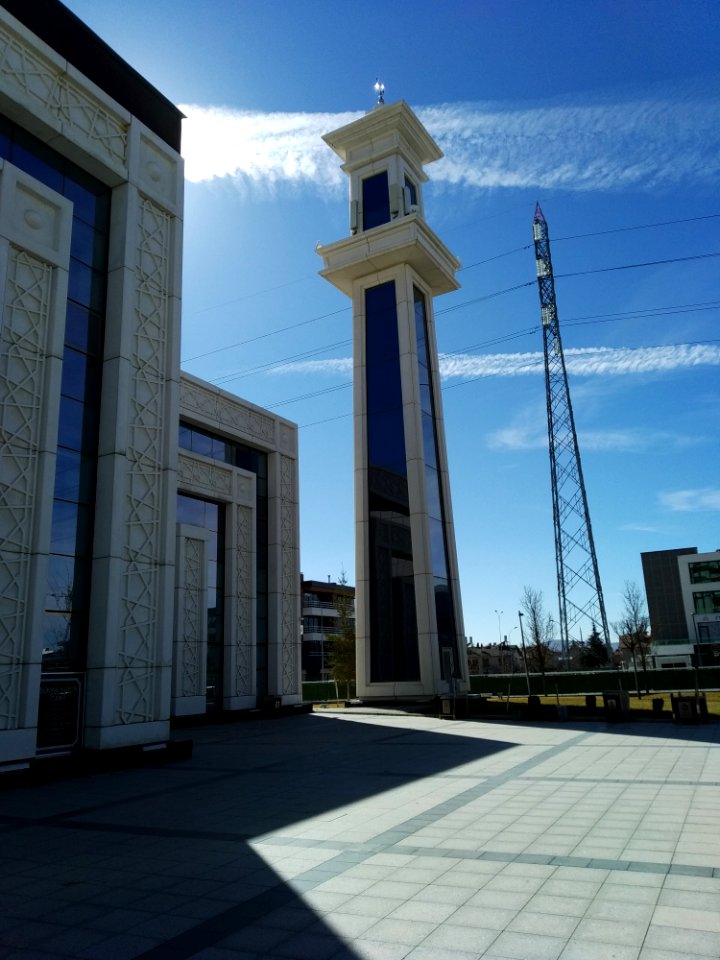 Sekine hatun camii sağ cephe ve minare