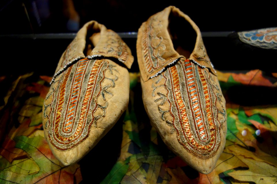 Seneca (probably) moccasins, 1790-1830 - Bata Shoe Museum - DSC00671