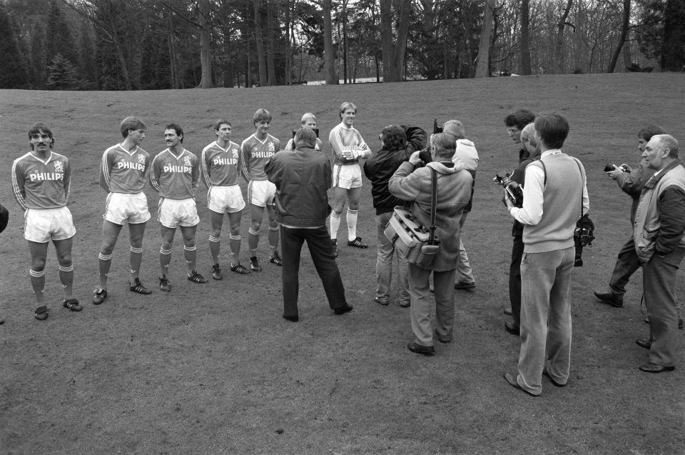 Selectie Nederlands elftal in Zeist v.l.n.r. Vanenburg, Gullit, R. Koeman, Bestanddeelnr 934-2148