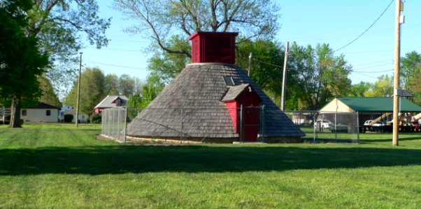 Seneca, Kansas hand-dug well from S 2 long