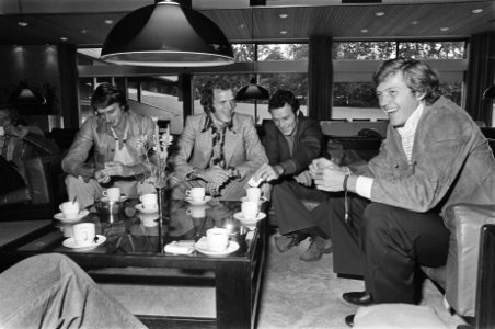 Selectie Nederlands Elftal in Zeist bijeen, vlnr Rensenbrink, Willy van der, Bestanddeelnr 928-7606