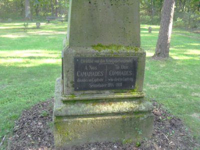 Sennelager-Ausländerfriedhof-Inschrift Obelisk-1
