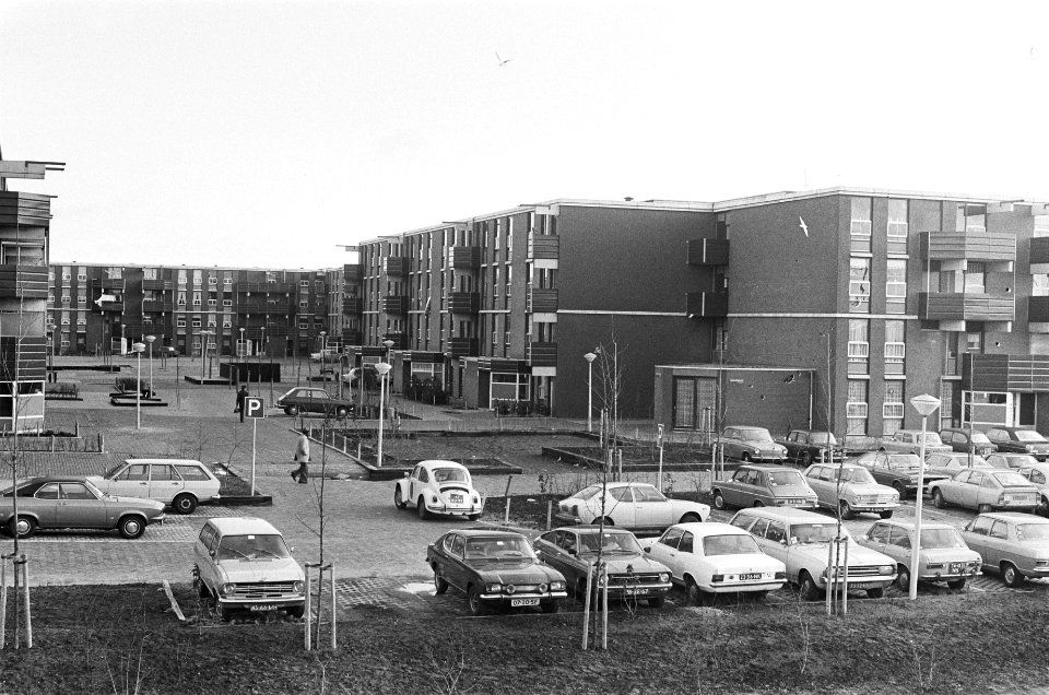 Semi-laagbouw in Holendrecht (Bijlmer), Bestanddeelnr 929-5174