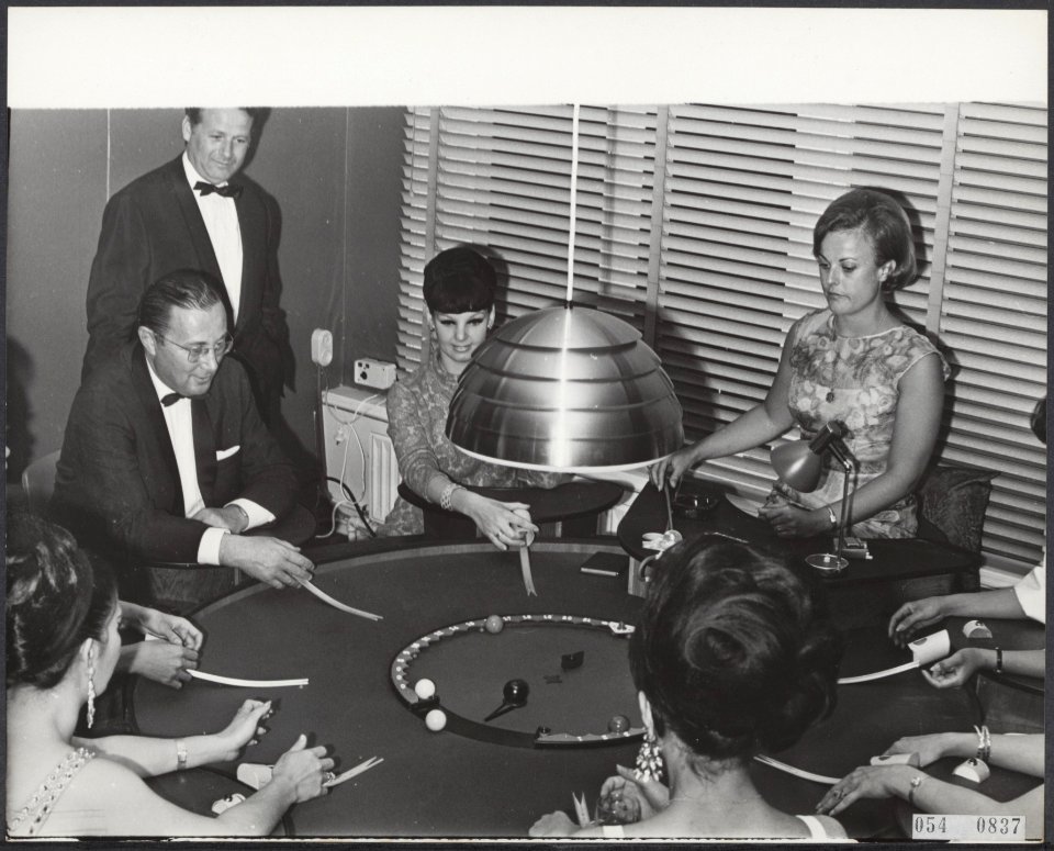 Semi roulettespel in nouveau casino, Bestanddeelnr 054-0837