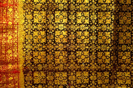 Selendang (shoulder garment) detail, Palembang, Sumatra, Indonesia, 1800s AD, textile with gold leaf - Tokyo National Museum - Tokyo, Japan - DSC08815