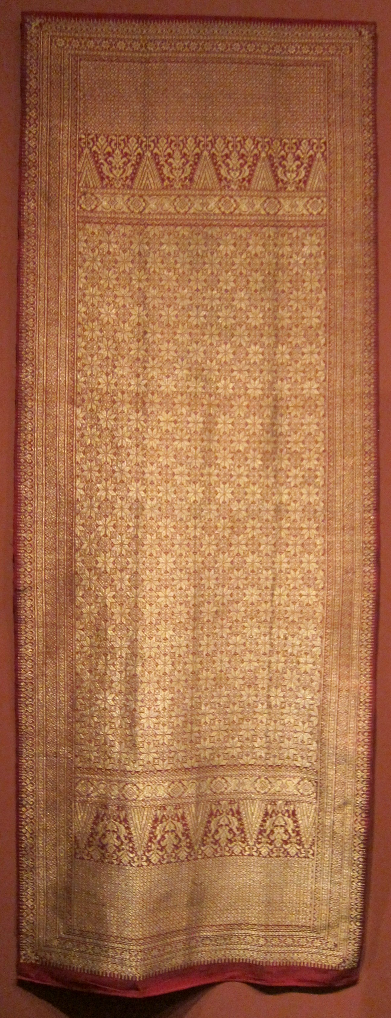 Seledang (shoulder cloth) from Indonesia, early 20th century, Honolulu Museum of Art