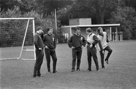 Selectie voor Nederlands elftal traint in KNVB-centrum, Zeist voor wedstrijd teg, Bestanddeelnr 923-9023