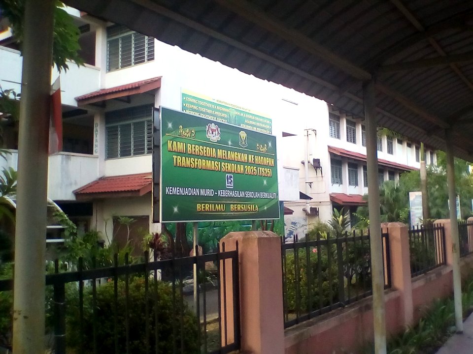 Sekolah Menengah Kebangsaan Seksyen 4 Kota Damansara 02