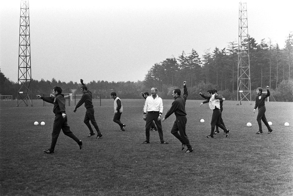 Selectie voor Nederlands elftal traint in KNVB-centrum, Zeist voor wedstrijd teg, Bestanddeelnr 923-9020