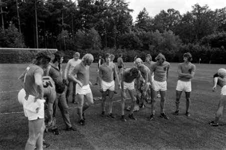 Selectie Nederland elftal speelt in Zeist oefenwedstrijd tegen Rijkspolitie sel, Bestanddeelnr 927-2405