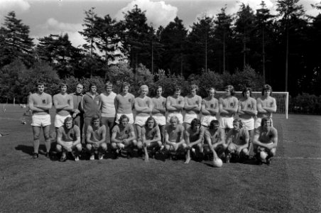 Selectie Nederland elftal speelt in Zeist oefenwedstrijd tegen Rijkspolitie sel, Bestanddeelnr 927-2404