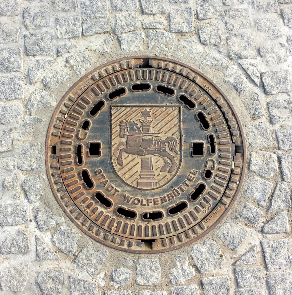 Schachtdeckel-3-Wolfenbüttel 2015-05-15