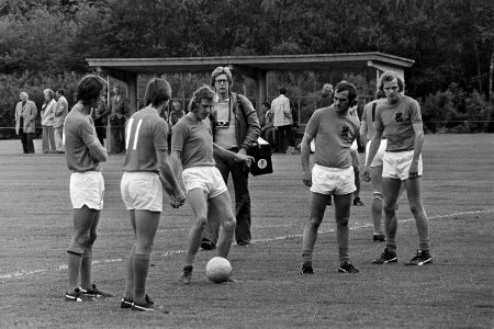 Selectie Nederland elftal speelt in Zeist oefenwedstrijd tegen Rijkspolitie spe, Bestanddeelnr 927-2406