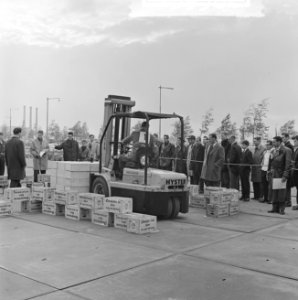 Selectiewedstrijd vorkheftrucks in Rotterdam, Bestanddeelnr 913-9562