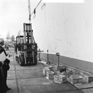 Selectiewedstrijd vorkheftrucks in Rotterdam, Bestanddeelnr 913-9556