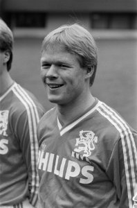 Selectie Nederlands elftal in Zeist 6a, 7a Hans van Breukelen , 8a, 9a Ronald, Bestanddeelnr 934-2146