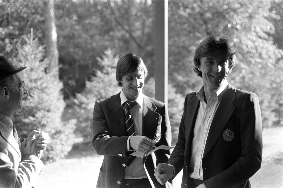 Selectie Nederlands elftal in Zeist bijeen Johan Cruijff en Ruud Krol (r), Bestanddeelnr 929-4046
