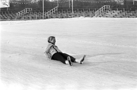Schaatswedstrijden Nederland Comedie op Jaap Eden baan . Voor Kitty Janssen was , Bestanddeelnr 920-9728