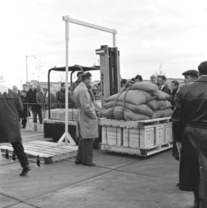 Selectiewedstrijd vorkheftrucks in Rotterdam, Bestanddeelnr 913-9557
