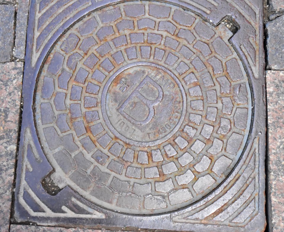 Schachtdeckel Moskau-Roter-Platz-1