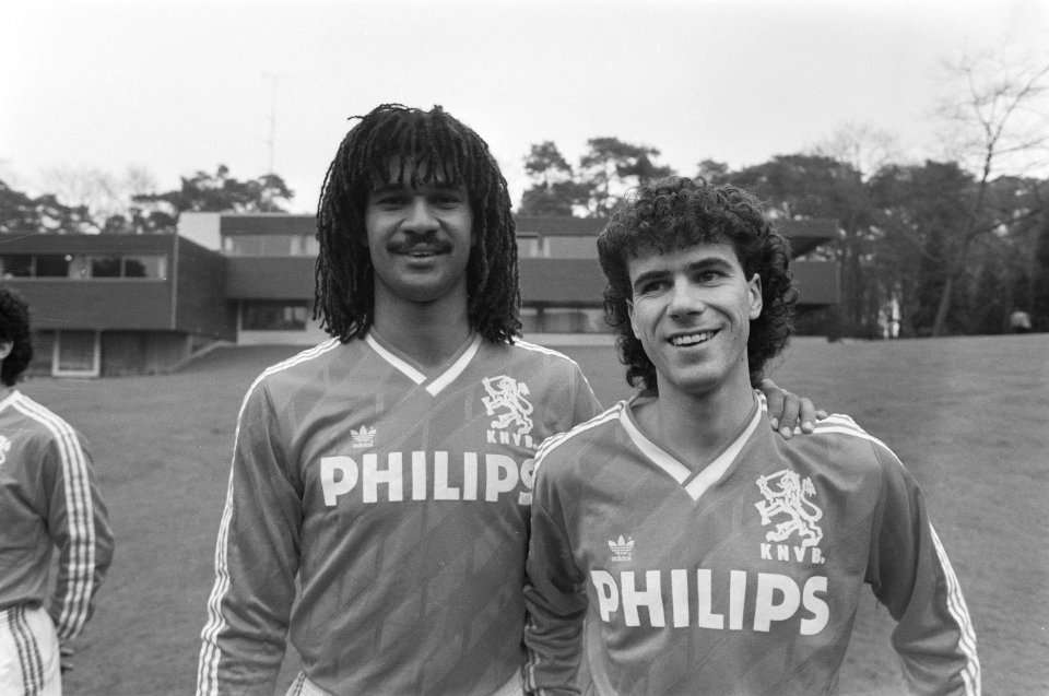 Selectie Nederlands elftal in Zeist Ruud Gullit (l) en debutant Peter Bosz, Bestanddeelnr 934-2139