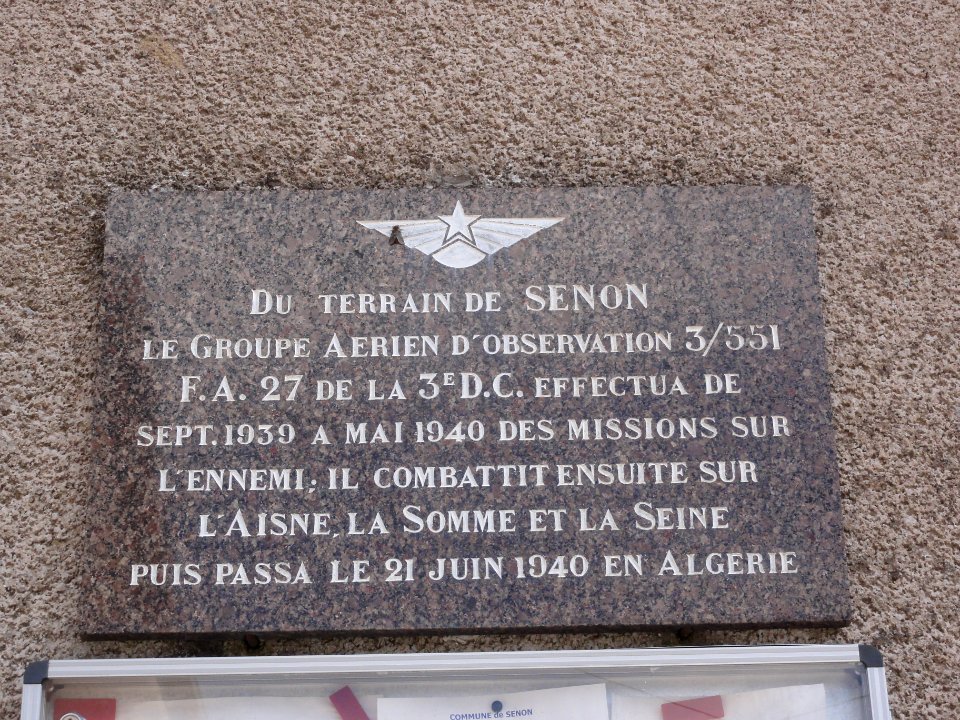 Senon (Meuse) mairie, plaque A, memorial aviateurs