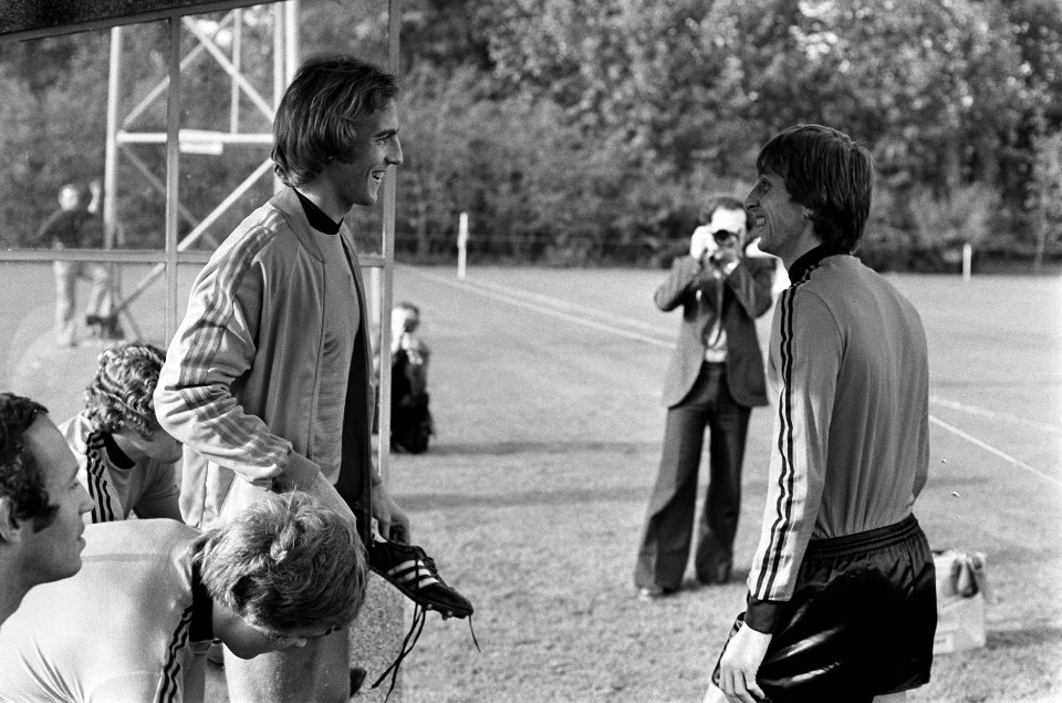 Selectie Nederlands elftal in Zeist bijeen Johan Cruijff in aktie oa met Nees, Bestanddeelnr 928-8242