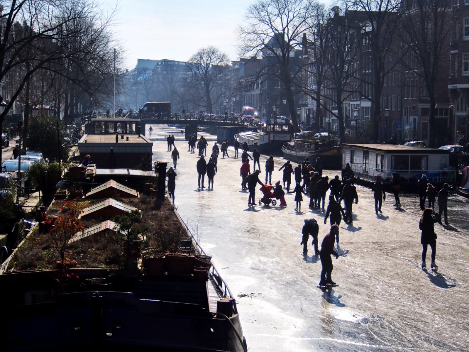 Schaatsen op de Prinsengracht in Amsterdam foto13