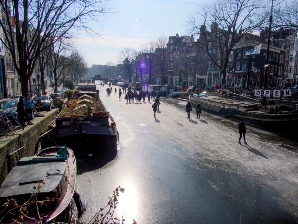 Schaatsen op de Prinsengracht in Amsterdam foto17