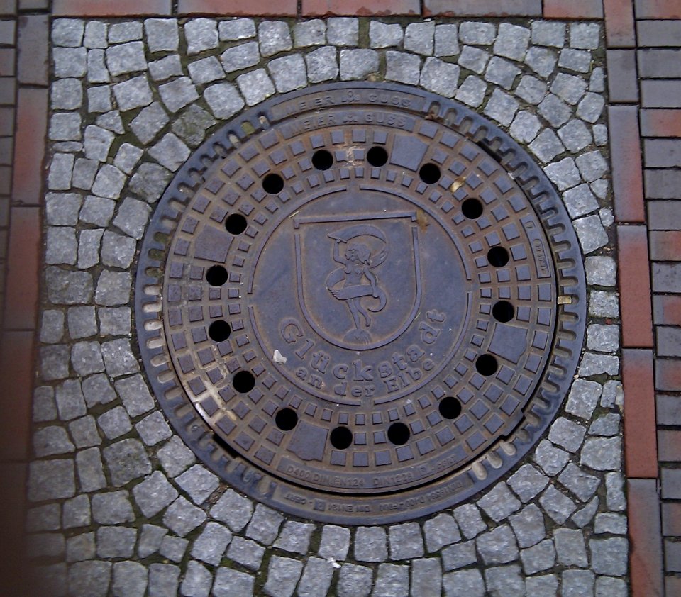 Schachtdeckel Glückstadt Wappen 20111228