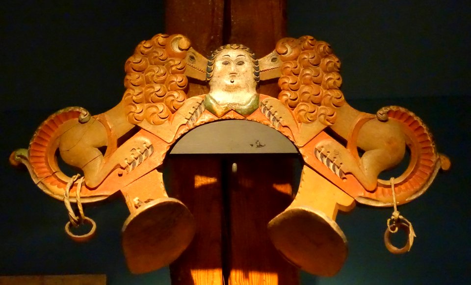 Selbåge (Selkrok) with lions, Uppskattning, 1750-1800, wood - Nordiska museet - Stockholm, Sweden - DSC09878