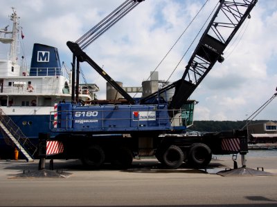 Sennebogen 6180 harbor crane at VEJLE habor, pic1