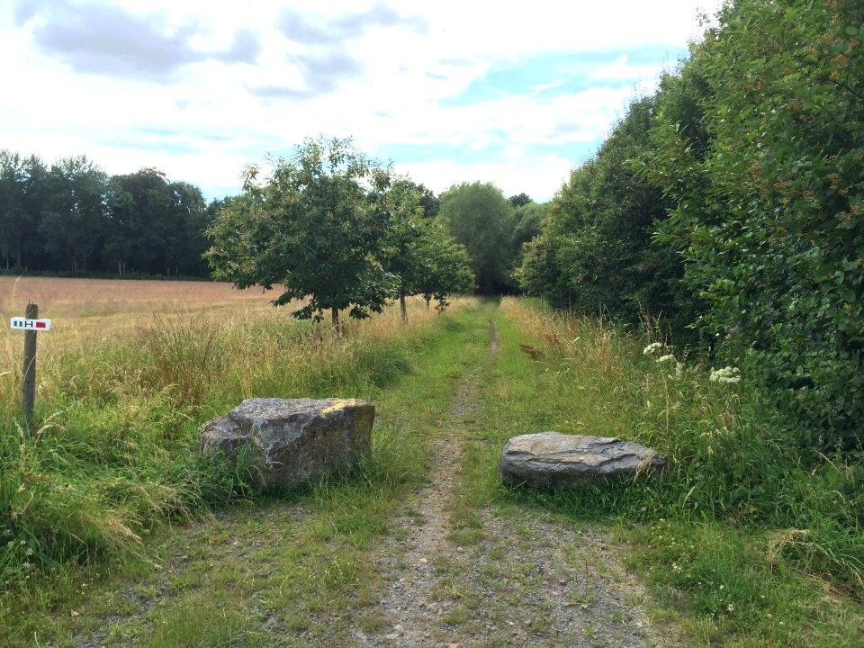 Sentier le long du parc de recyclage de Ham-sur-Heure