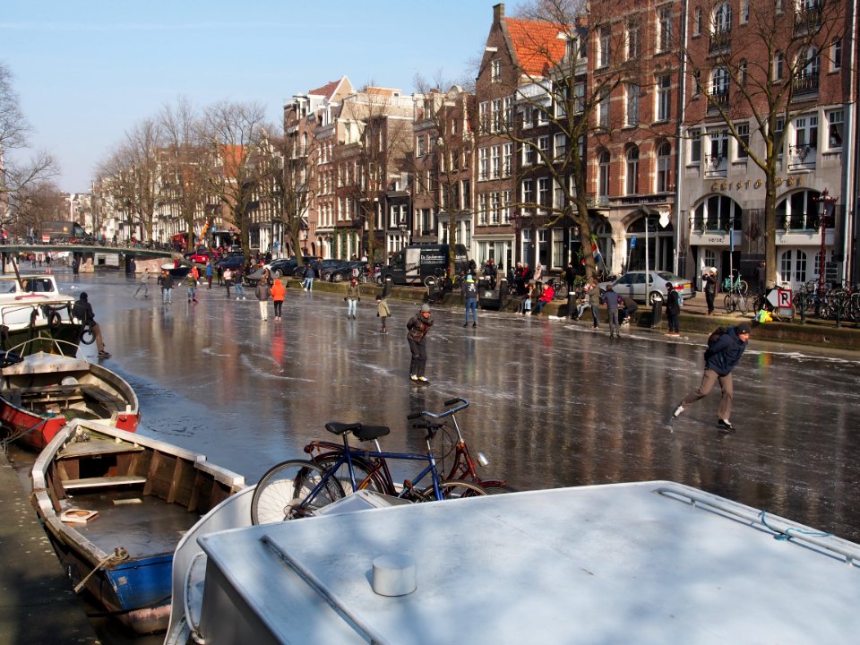Schaatsen op de Prinsengracht in Amsterdam foto27