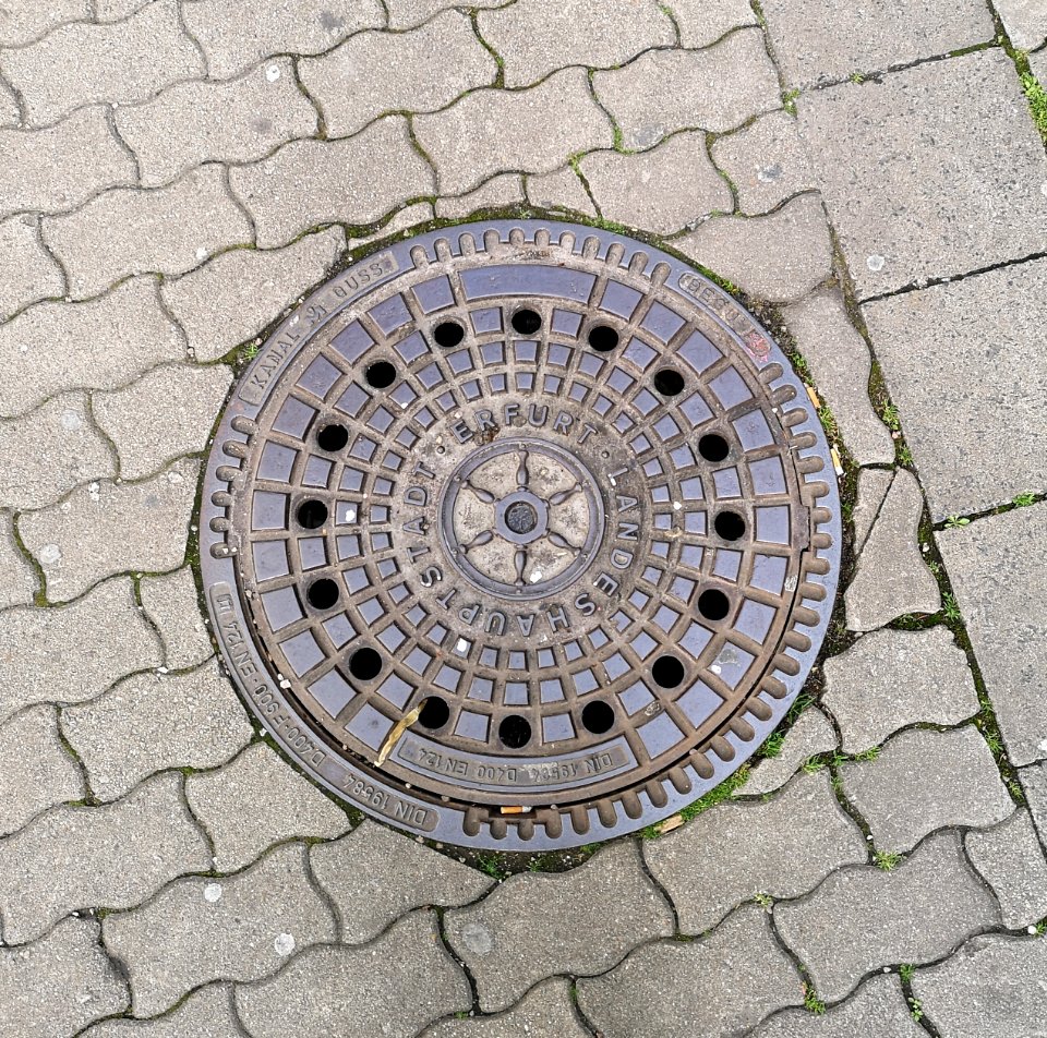 Schachtdeckel Erfurt 2019-05-12 18.03.33