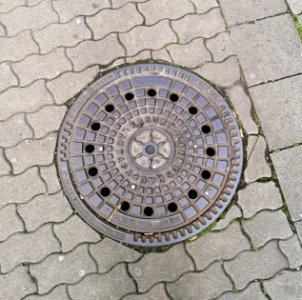 Schachtdeckel Erfurt 2019-05-12 18.03.33