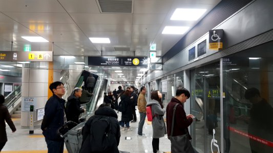 Seokchon Station Line 9 Platform 1