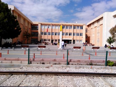 Selçuk Üniversitesi Edebiyat Fakültesi önü