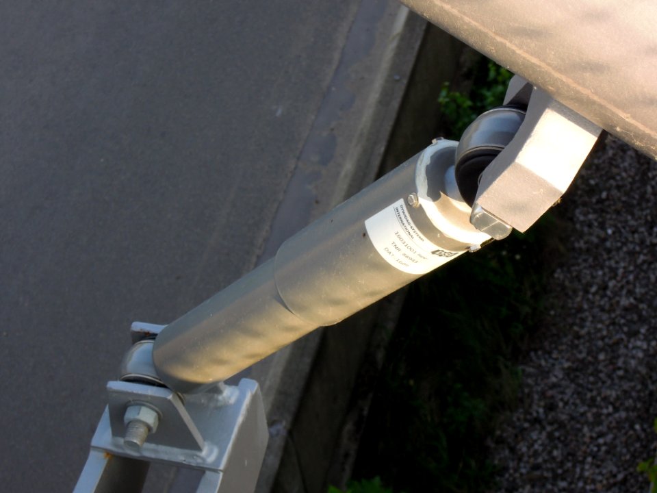 Sekundärverbindung eines Schrägseils der Neuseenbrücke mit der Deckplatte im Mai 2018b