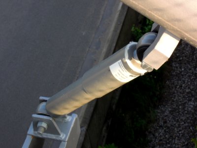 Sekundärverbindung eines Schrägseils der Neuseenbrücke mit der Deckplatte im Mai 2018b