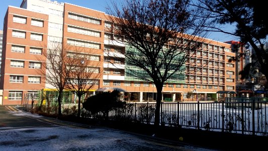 Seoul Changcheon Elementary School and Seoul Changcheon Middle School