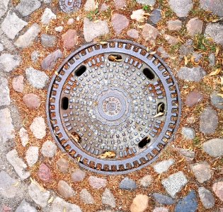 Schachtdeckel Salzwedel An-der-Marienkirche